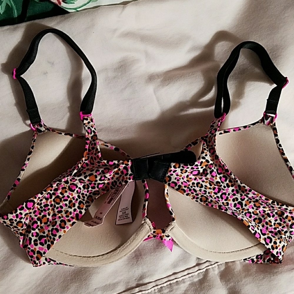 Victoria Secret - Picture 3 of 3